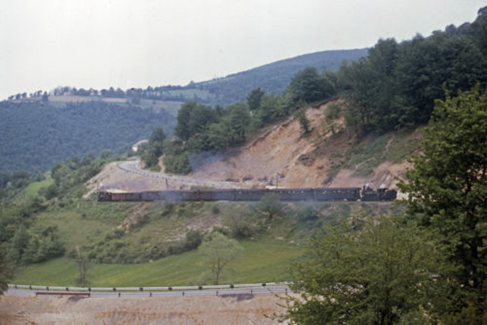 s-l500 JZ class 97 banking near inOborci  June 1967.jpg