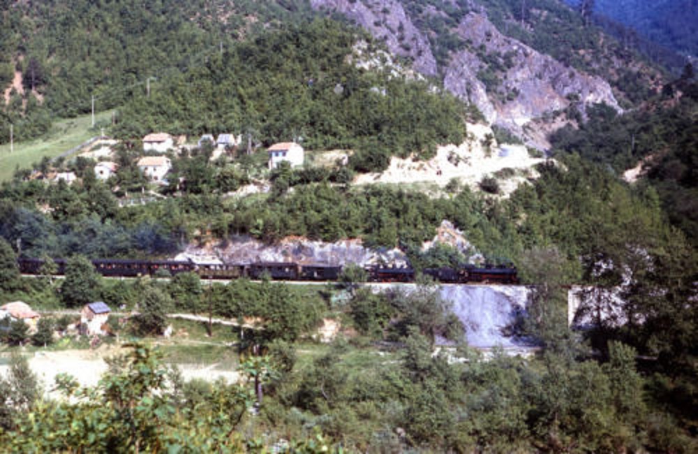 s-l500 JZ 85 and 83 classes in the Drina gorge  in June 1967.jpg