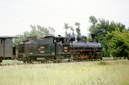 s-l500 JZ steam locomotive colour slide class 83 near Sarajevo.jpg