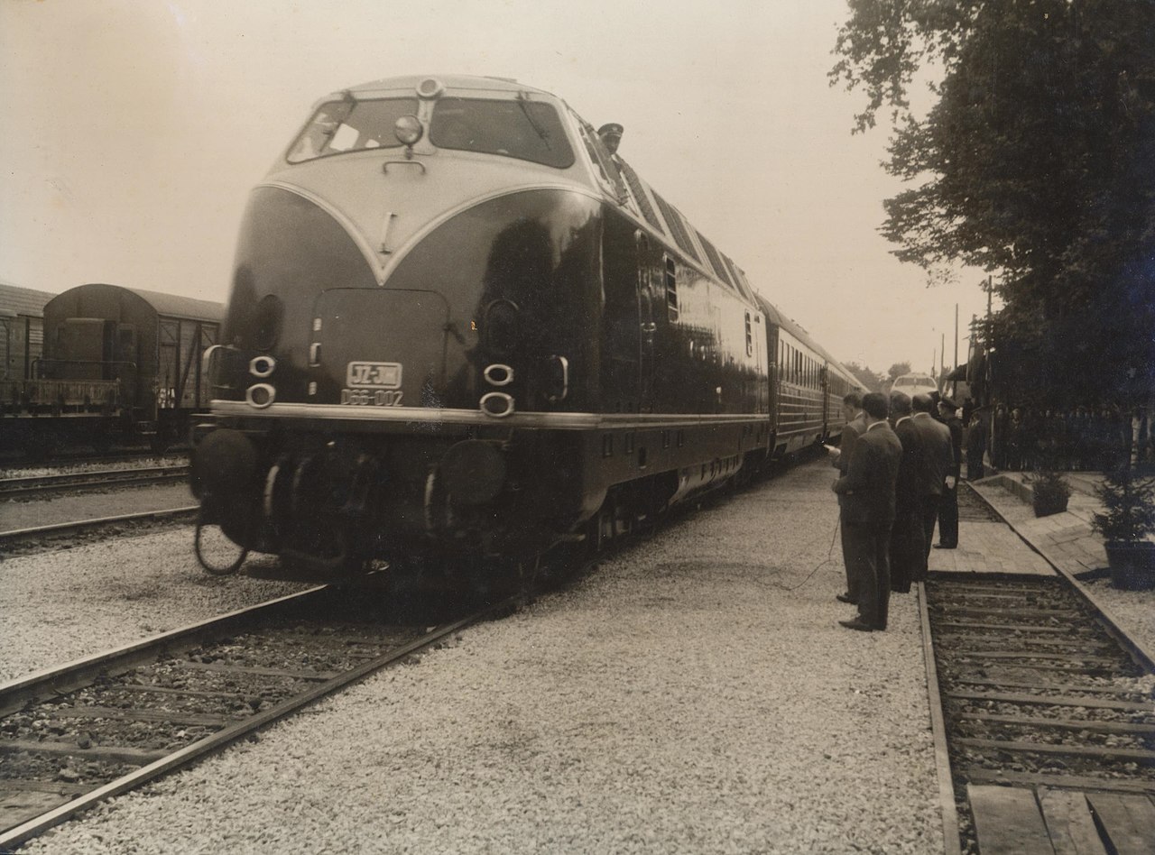 Plavi voz u Pirotu 1965.jpg