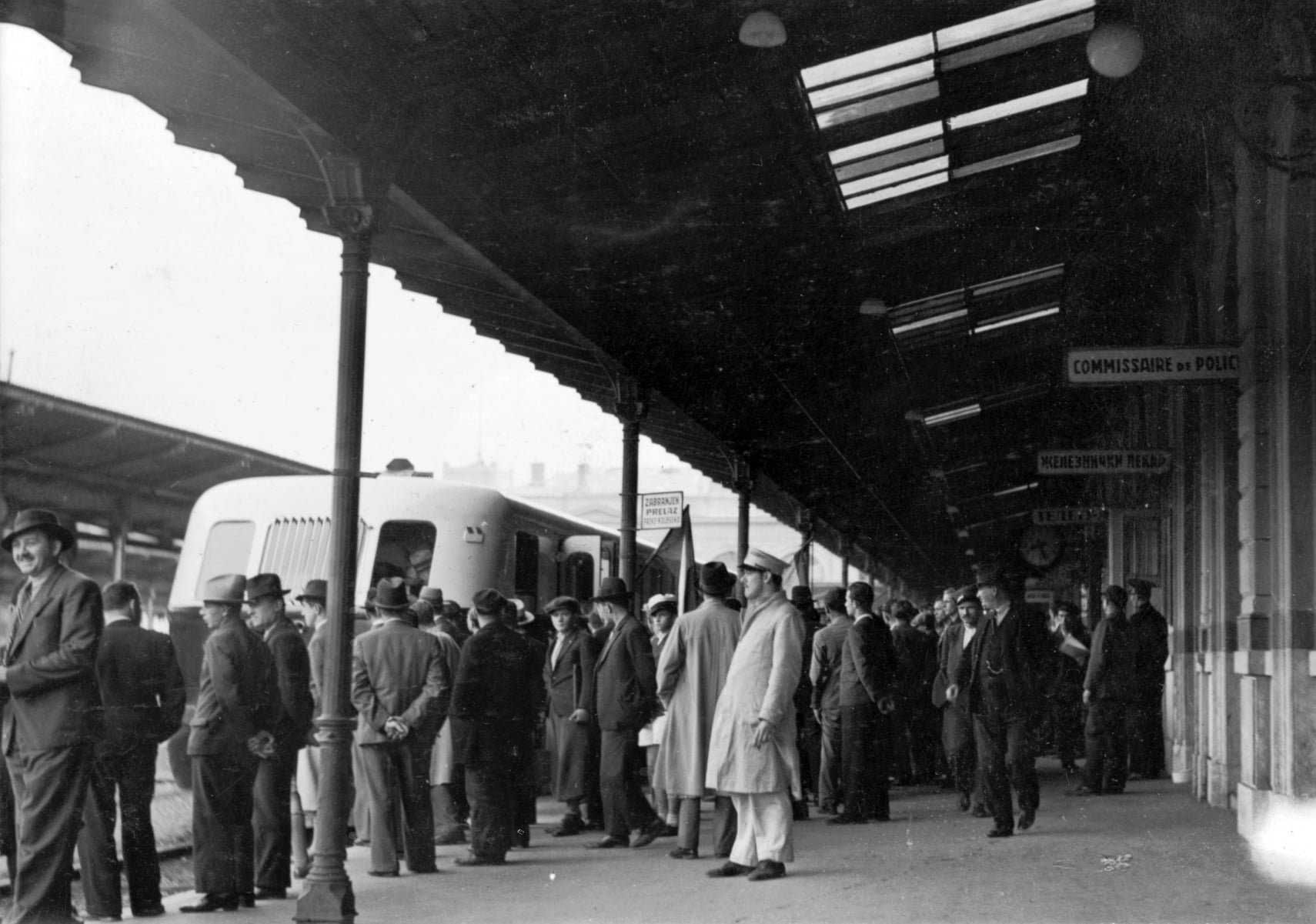 Mađarski GANZ motorni voz izloženi na beogradskoj železničkoj stanici oko 1937. godine.jpg