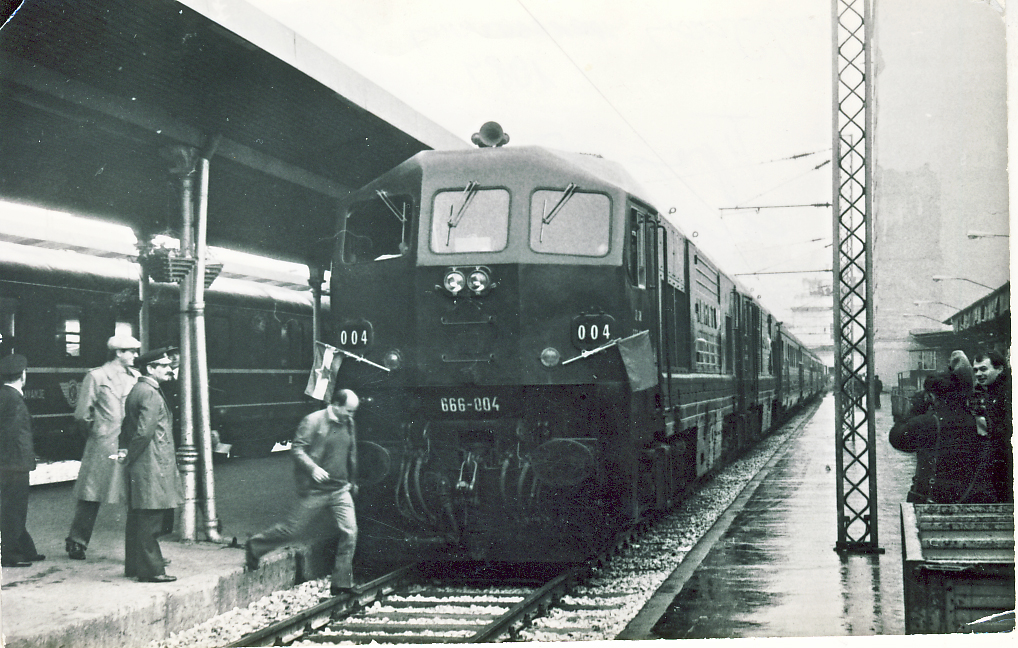 Dizelelektrična lokomotiva 666-004 Neretva na stanici Beograd, 15.IV 1984. Proslava 100. godina pruge Beograd-Niš..jpg