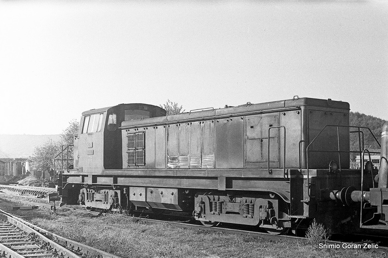 Lokomotiva 642-142, ložiona Knin 1978.g..jpg