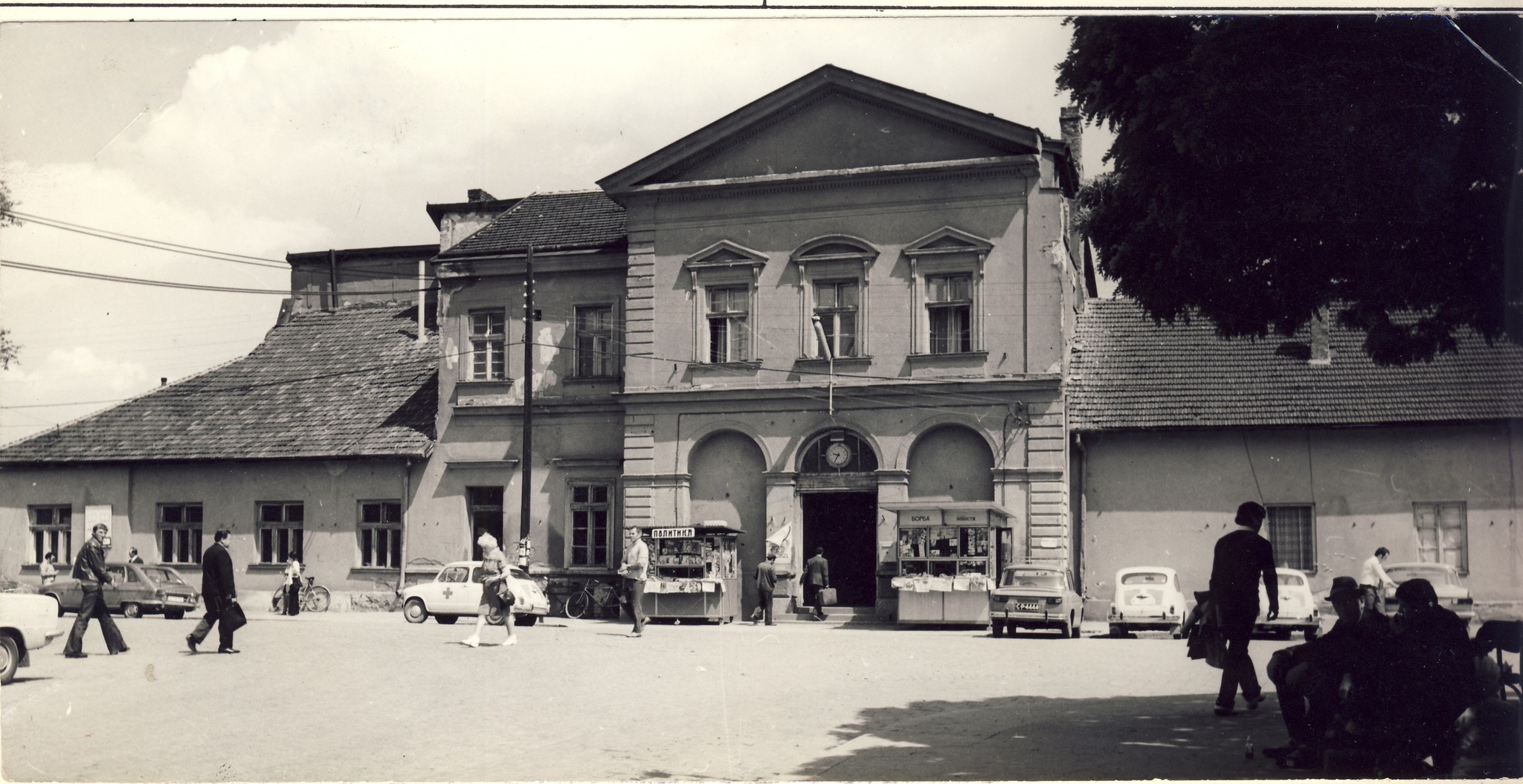 Zgrada stanice Nis, pogled s trga, VI 1974.jpg