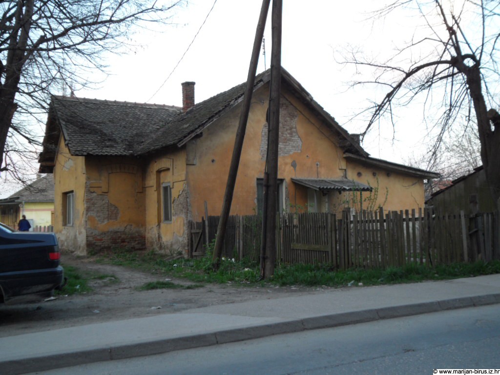 ovu zgradu ,ja uopste  ne pamtim.fotofrafije su sa drugih foruma.