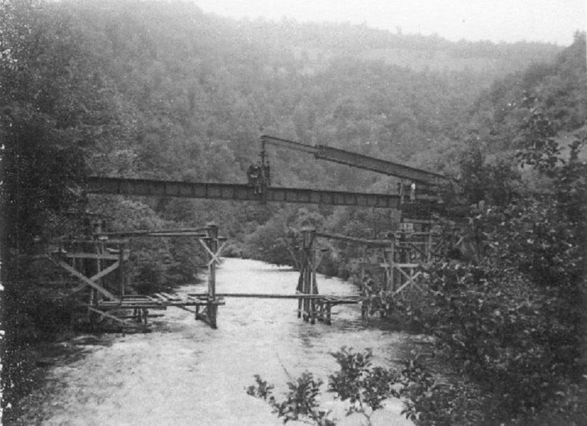 Gradnja raztr. mosta uske pruge na Lasvi, maja 1945. g..jpg