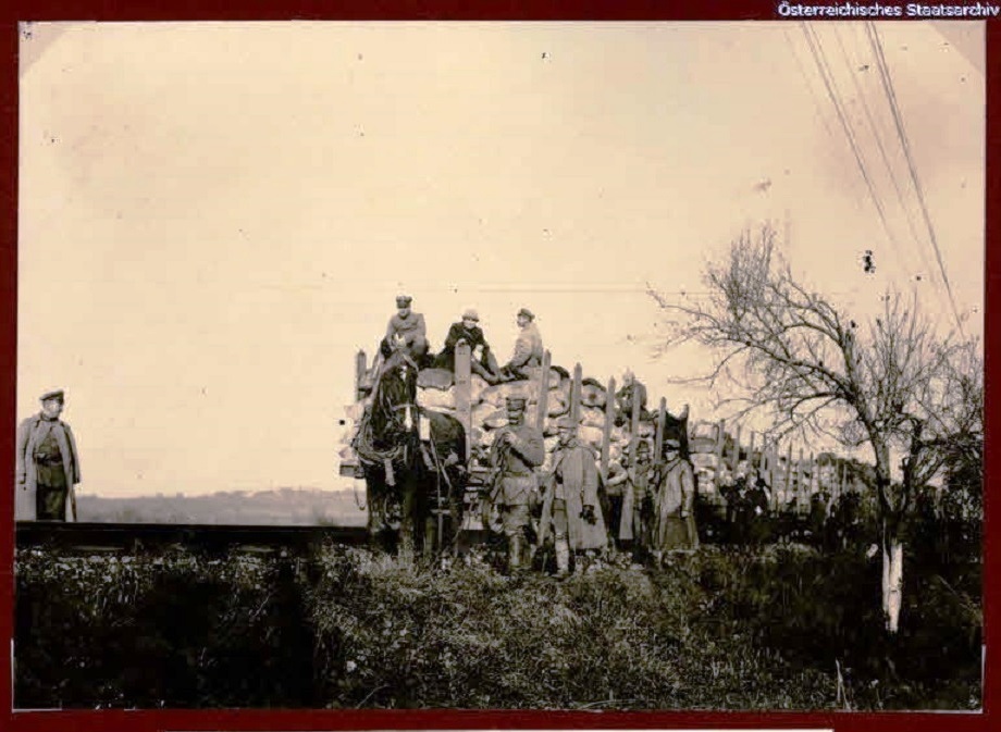 Prevoz tereta konjima WW I Mladenovac.jpg