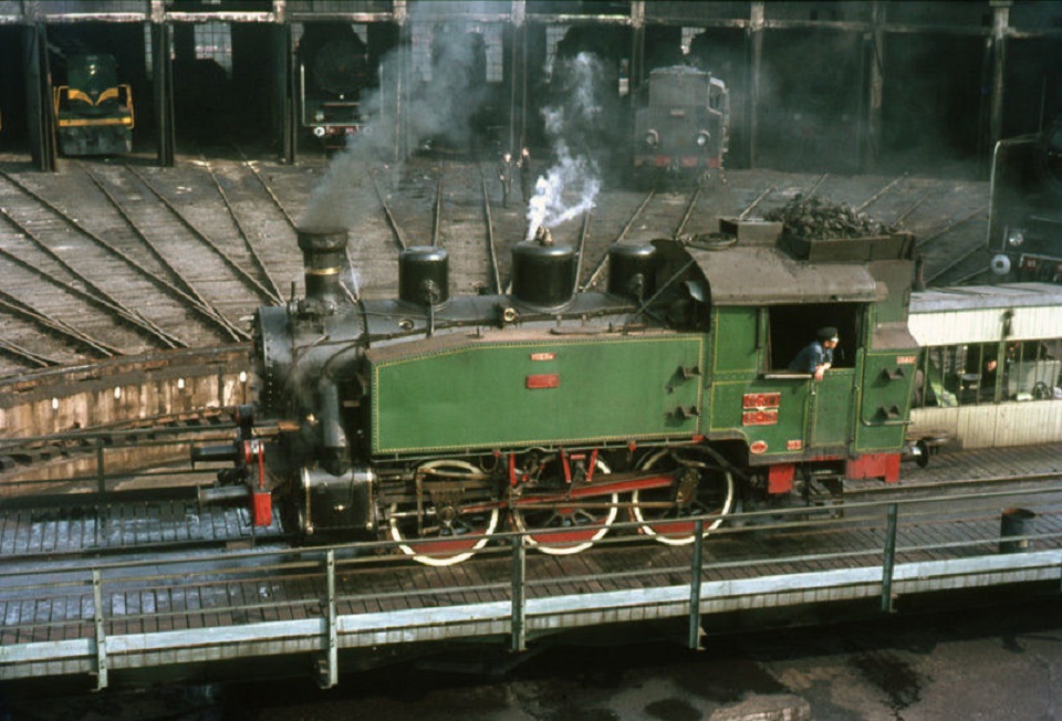 s-l1600  JZ  USA tank No 62-118 on the turntable at Belgrade depot   in June 1967..jpg