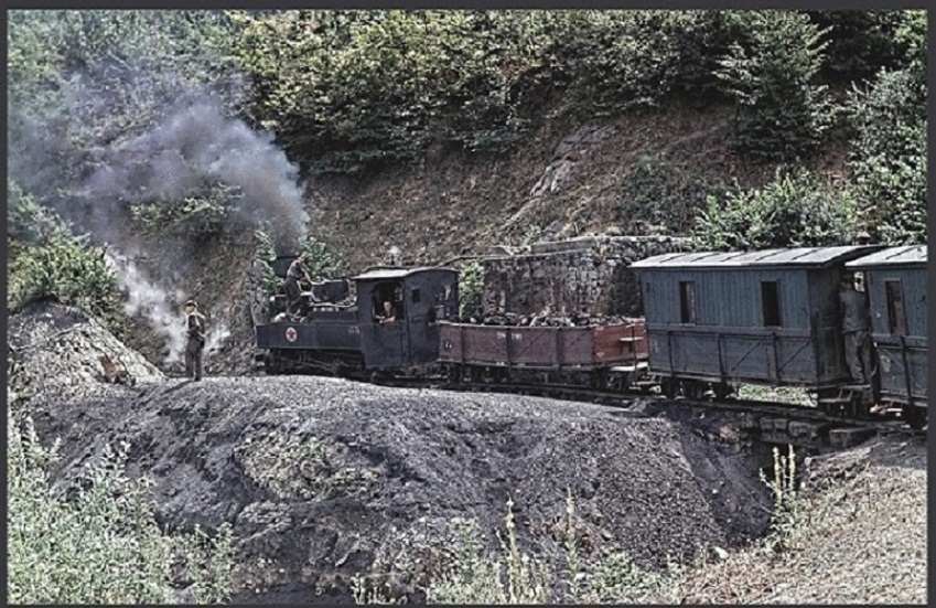 train Gostivar - Ohrid, around 40km from Gostivar. Feldbahn JZ 99 44 038  1965.jpg