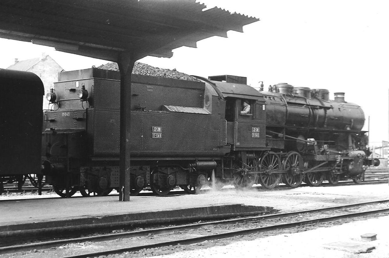 LokomotiveJZ-11-049 zagreb.jpg