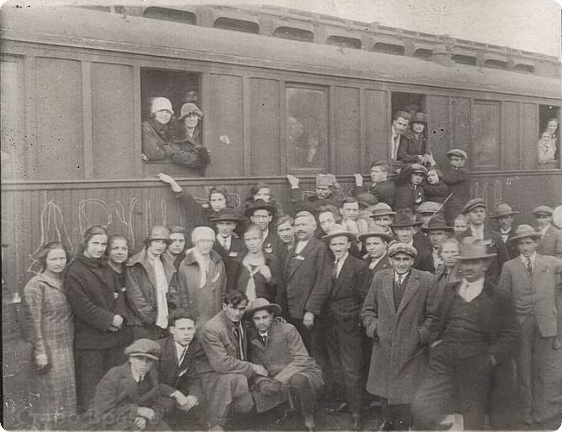 Врањско певачко друштво Предводница спремно на пут за Београд, где је приредило забаву 22.02.1928.годинe.jpg