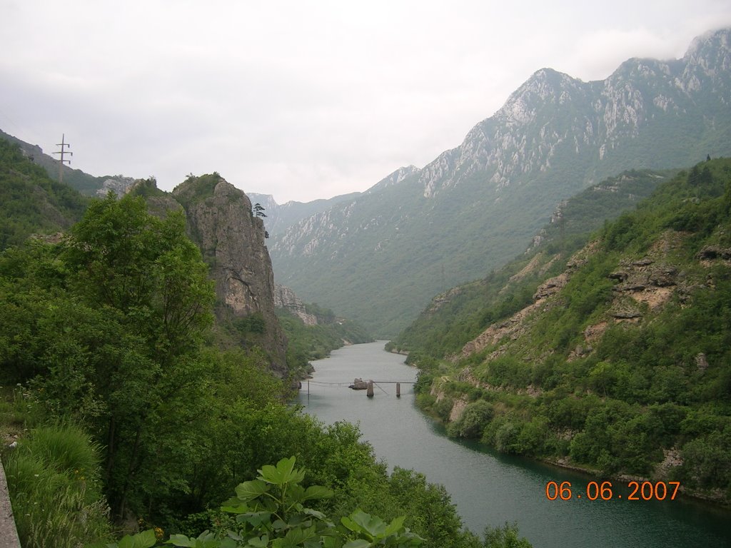 IMG-163b380fc19ce34e3c498d88710bca56-V.jpg
