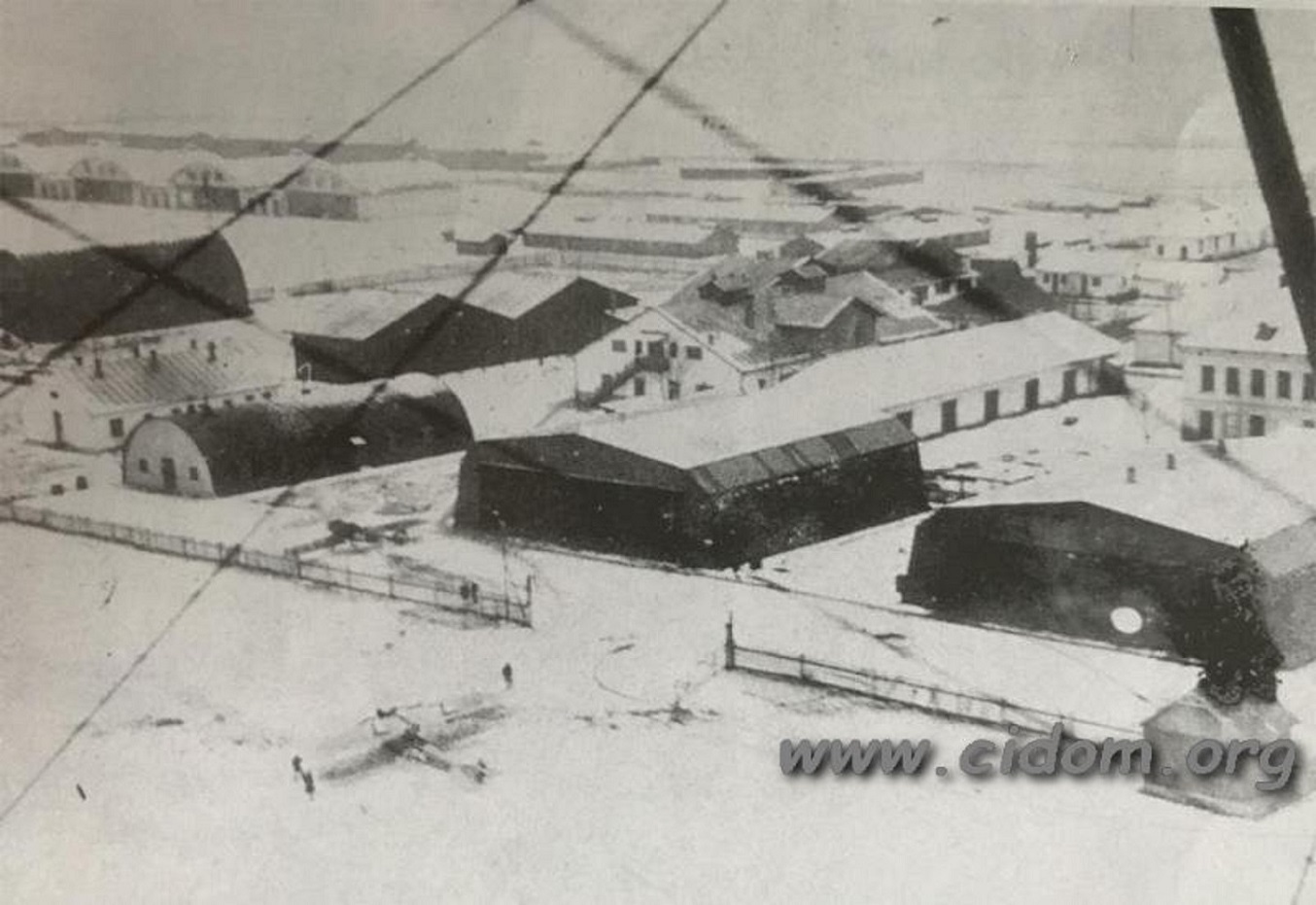 Rodoc_avijatika_austrougarski_hangari_1930ih.jpg