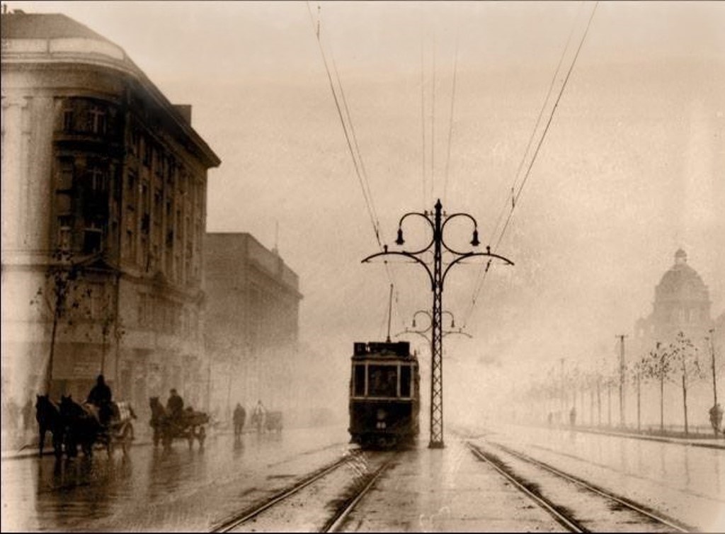 Beograd tramvaj u magli.jpg