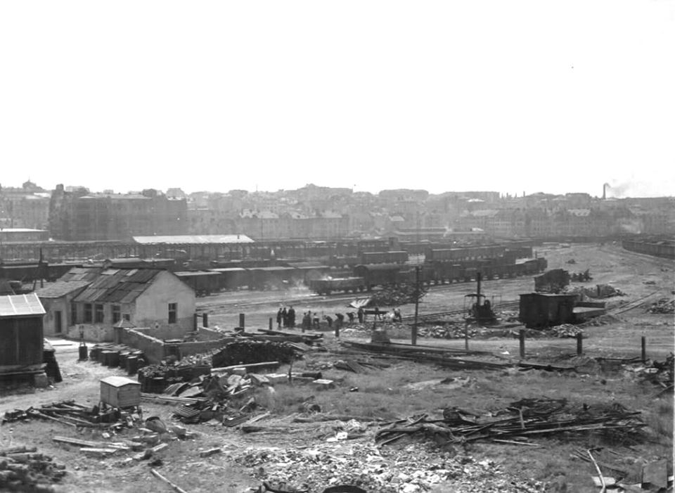 Glavna železnička stanica u jesen 1945..jpg