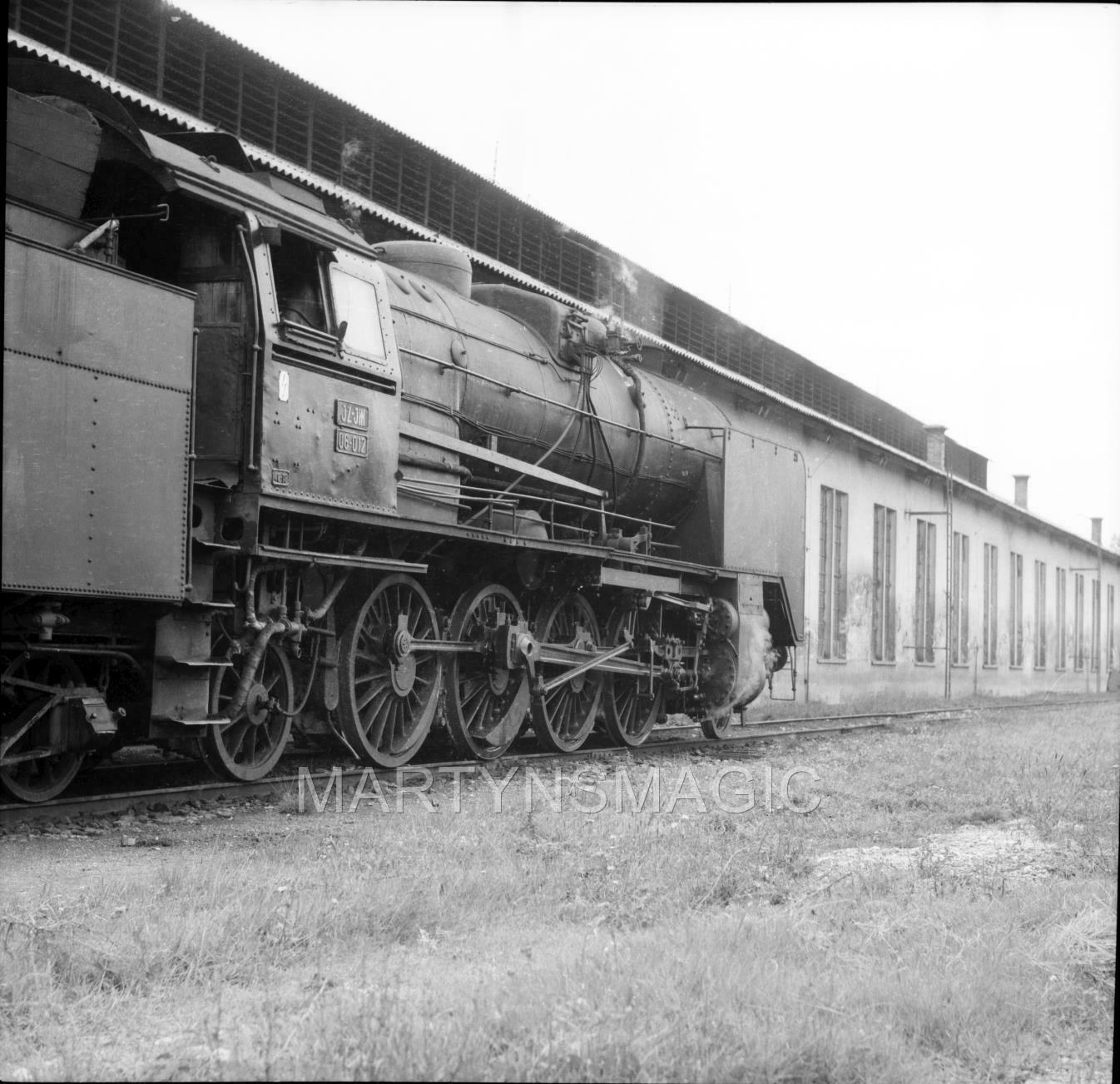 s-l1600 06-012 in shed yard c1960.jpg