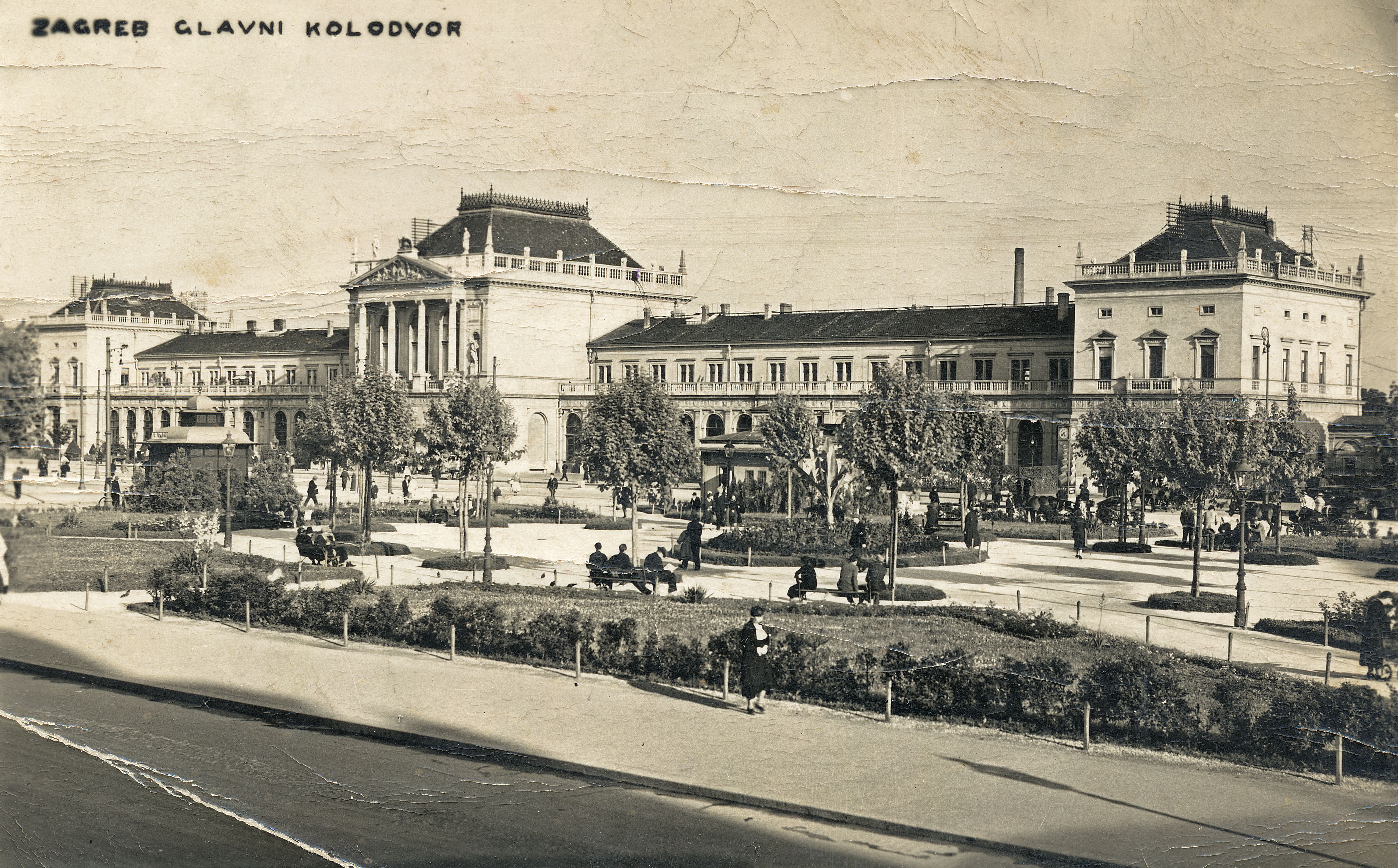 Glavni kolodvor i Starčevićev trg olo 1935..jpg