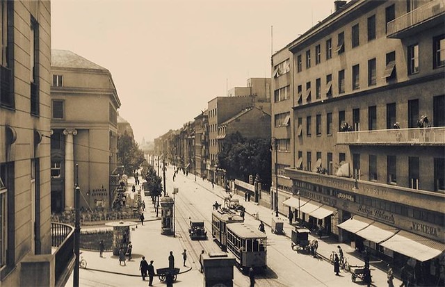 Draškovićeva - Trg burze - kavana Astoria 1930-tih.jpg