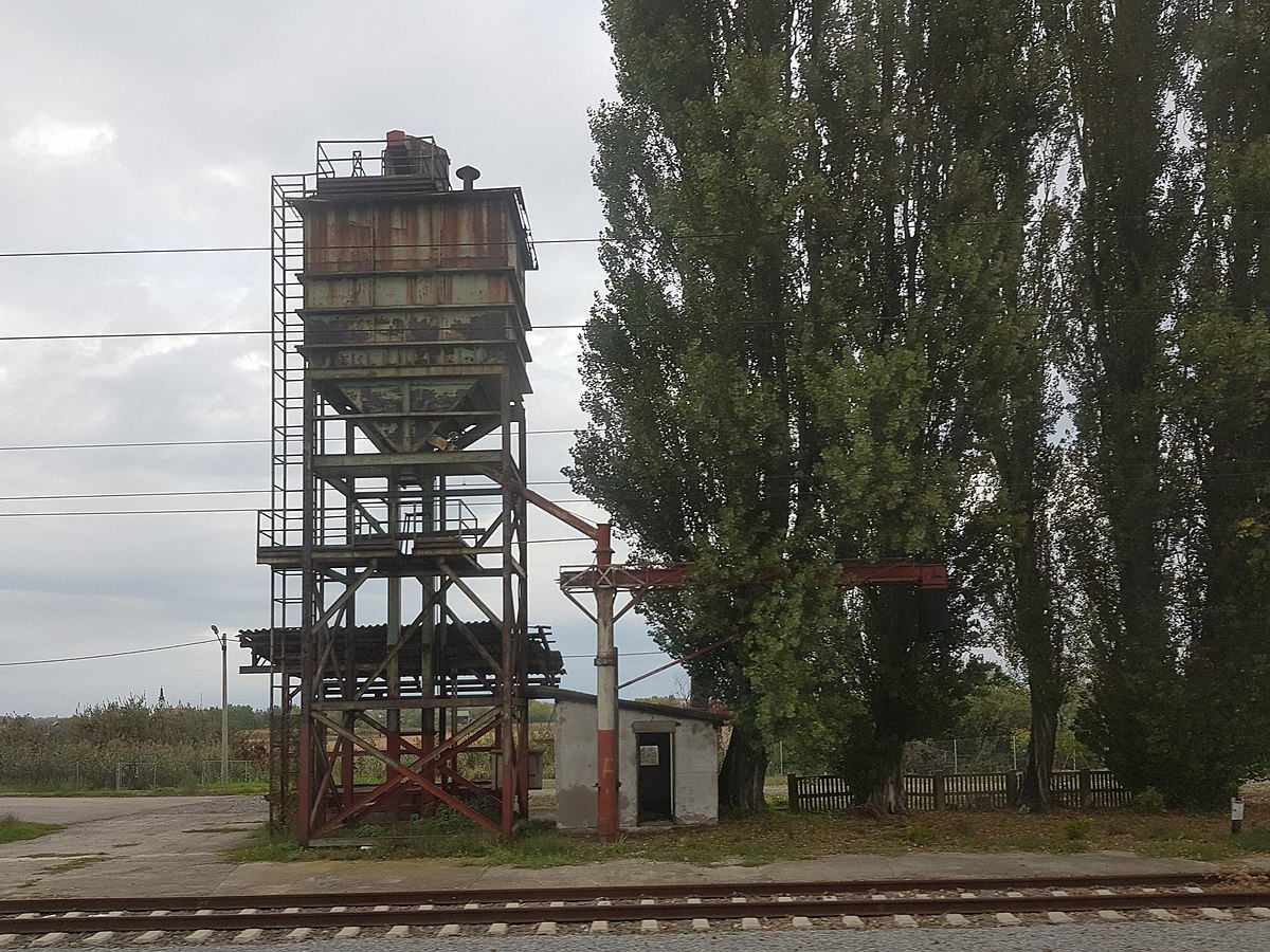 Tovarnik_train_station.jpg