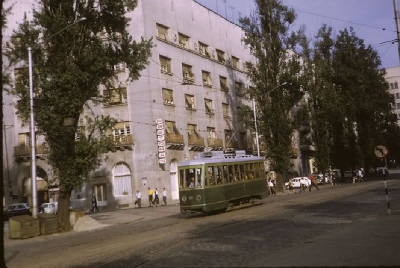 Nemanjina ulica u blizini nekadašnje Železničke stanice 70 ih godina XX veka.jpg