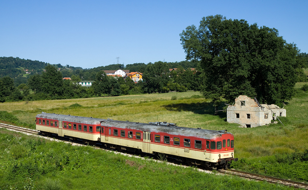 Class 813-814 of ZRS Zeljeznice Republike Srpske between Kreka and Bos. Poljana, Bosnia and Herzegovina.jpg