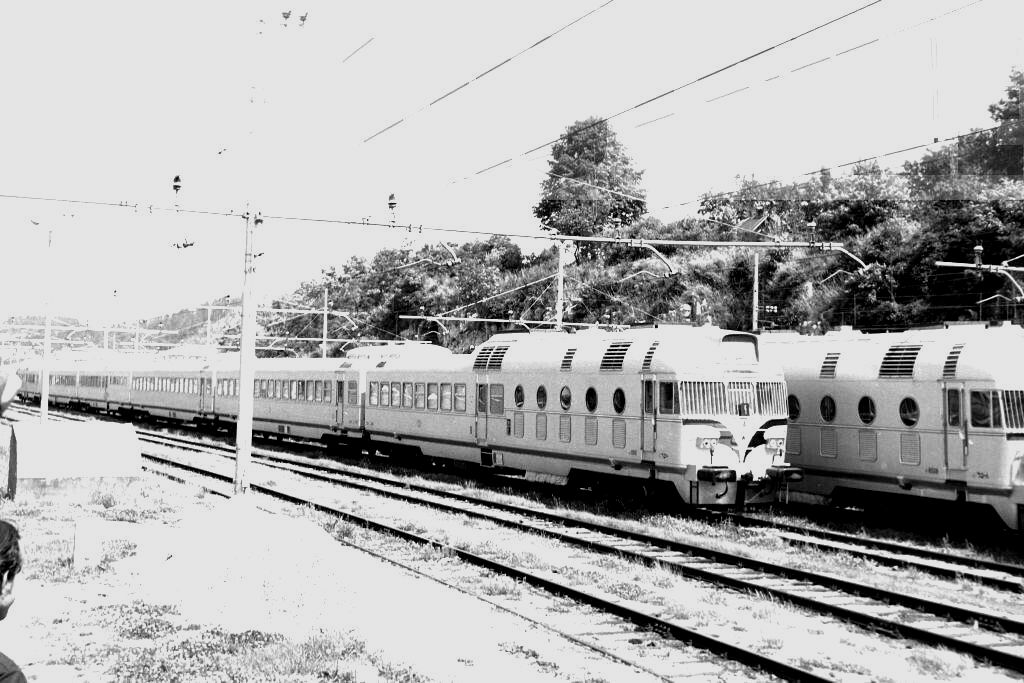 s-l1600  Diesel Railcar c1966 Jugoslavia.jpg