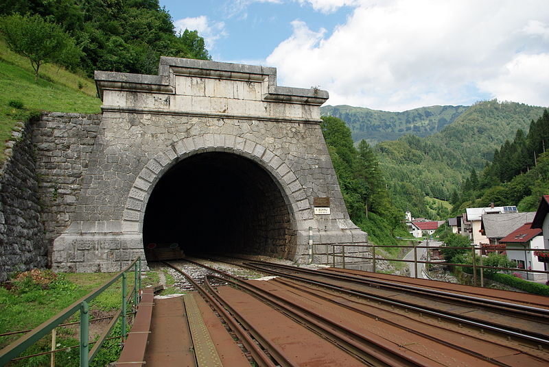 800px-Podbrdo-Bohinj_Tunnel-Portal.jpg