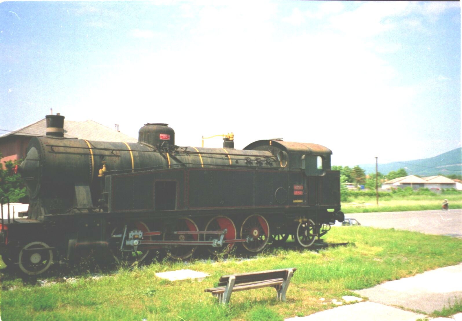 s-l1600 118 005 2-8-2 OUTSIDE BLACK Nova Gorica.jpg