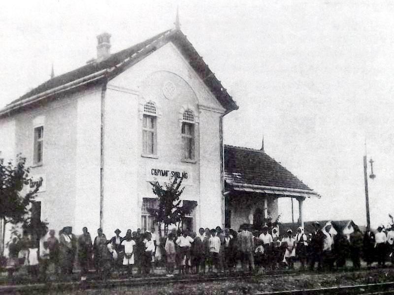 Svečani doček prvog voza na stanici u Svrljigu 1922. godine.jpg