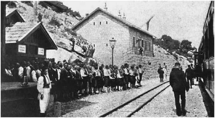 Igalo 16.07. 1901 doček prvog voza.jpg