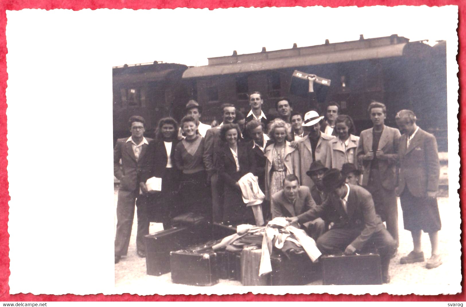 259_001 KRIZEVCI - Ekipa BPK na putu na prvenstvo ZPP u Karlovcu 1940 - Plivanje - Swimming - Voz - Train - RPPC Croatia.jpg