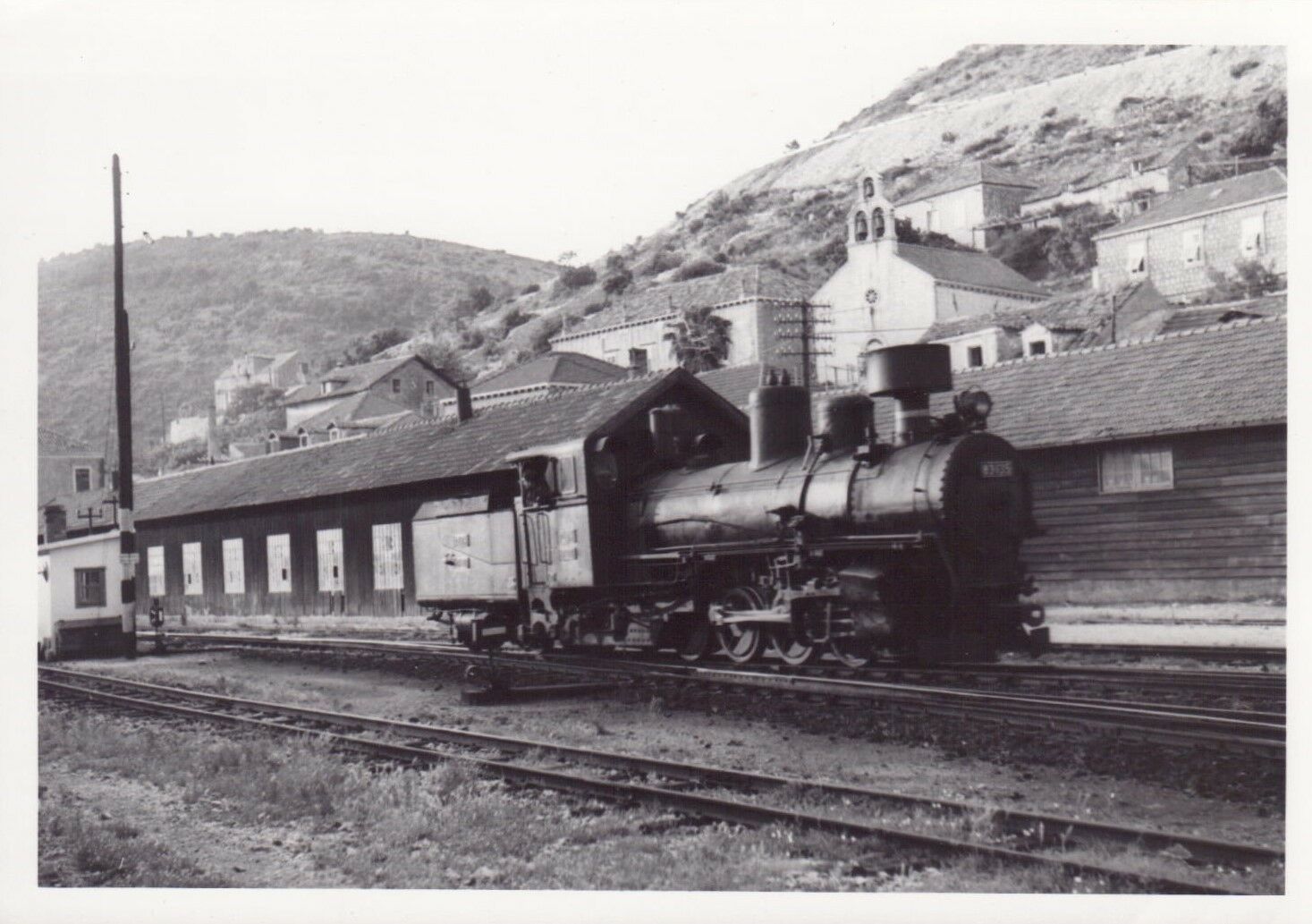 s-l1600 DU 83-151 1960s original photograph - locomotive passing buildings . france.jpg