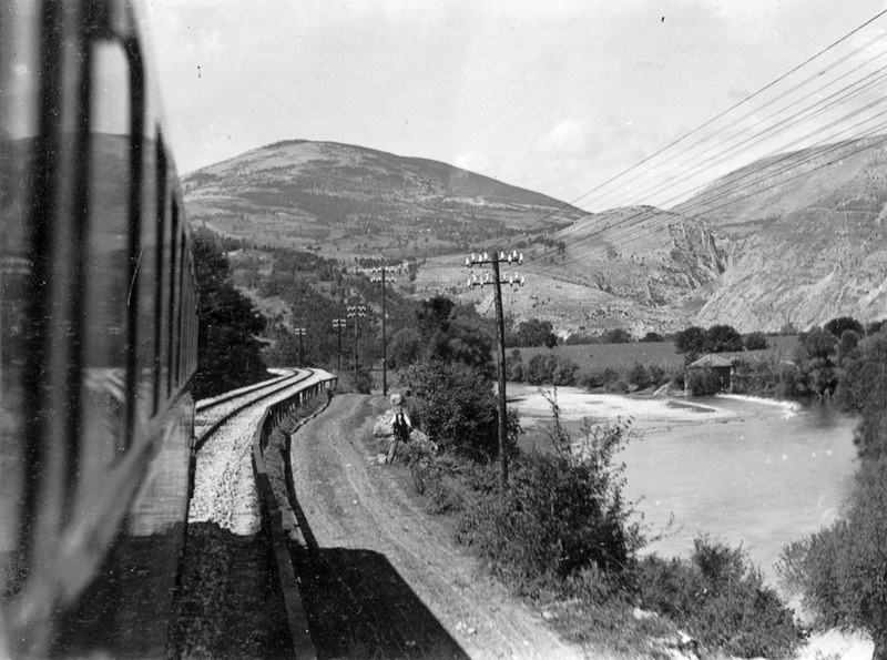 Izmedju_Niša_i_Dimitrovgrada,_1937._godine._Sa__sajta_For tepan. a.jpg