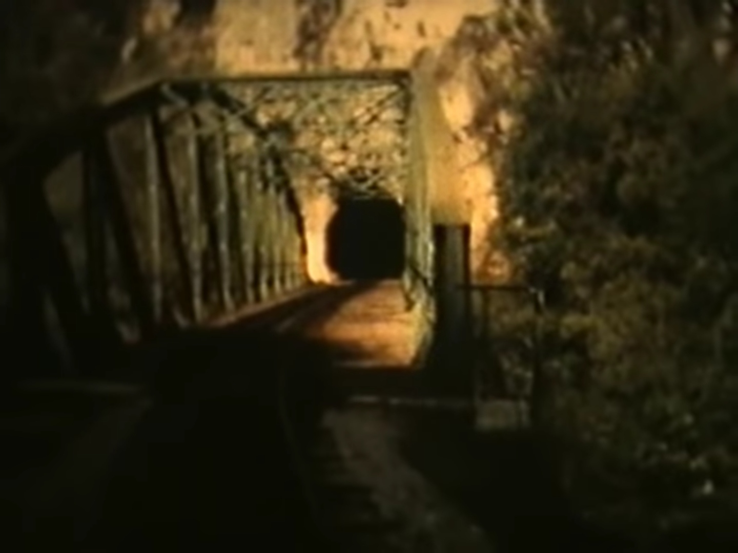 Prvi od ova dva mosta iz pravca Mesića, ulaz u tunel JŽ89