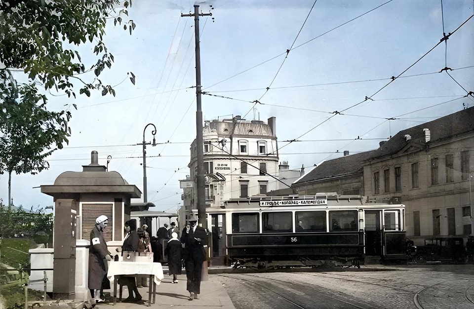 Tramvaj 7 ode od paviljona -Cvijeta Zuzoric.jpg