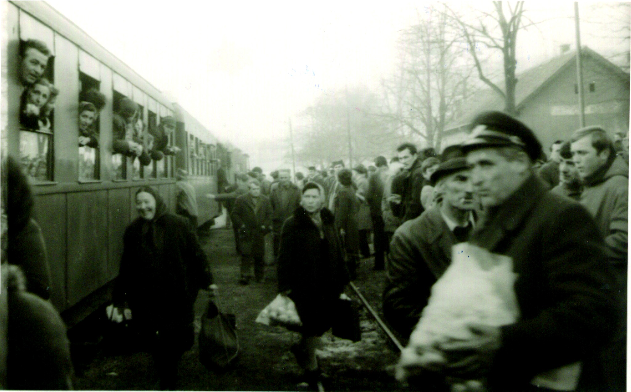 Ispraćaj poslednjeg putničkog voza br. 314 iz T. Užica za Višegrad, 28.II 1974..jpg