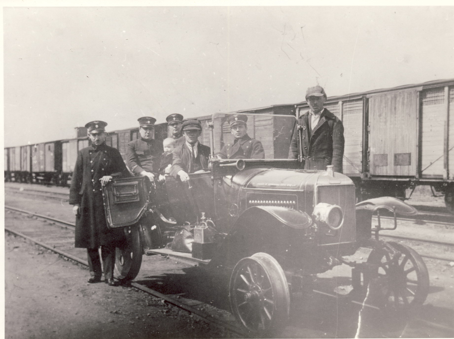 Andrijevci 1931. g. Osoblje Sekcije ZOP Brod na Savi..jpg