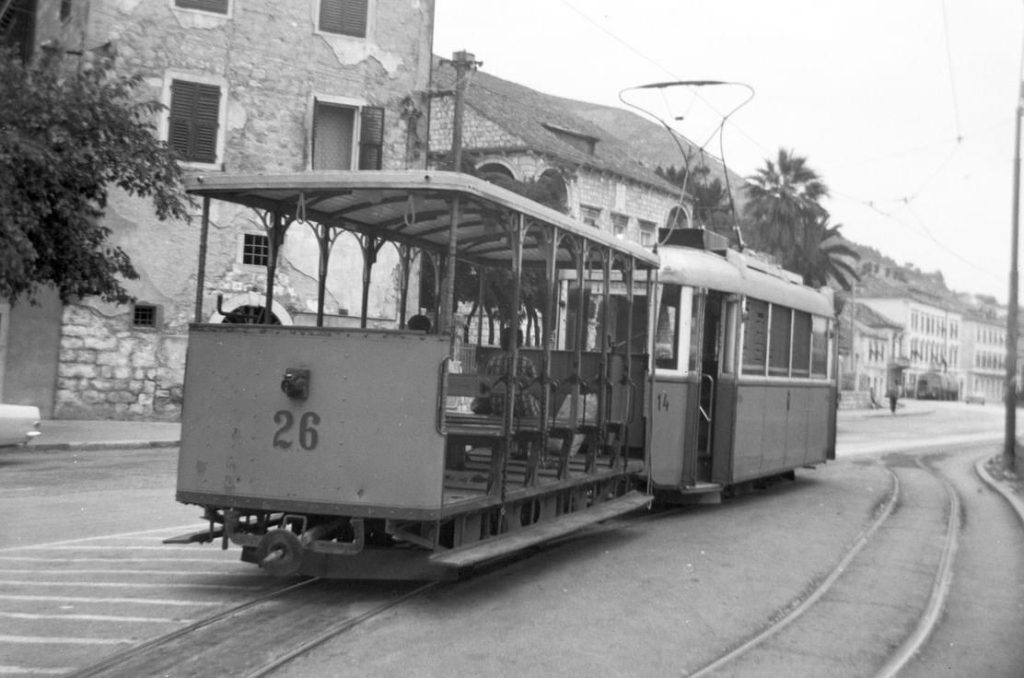 C3E1F73F-4772-41A8-B1F3-BE40EDF5B3AE-1024x678 Tramvaj u Gružu kod kolodvora.jpeg