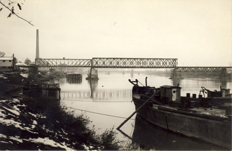 1946. jesen. Obnovljen zeleznicki most preko Drave kod Osijeka na pruzi Osijek-Beli Manastir..jpg