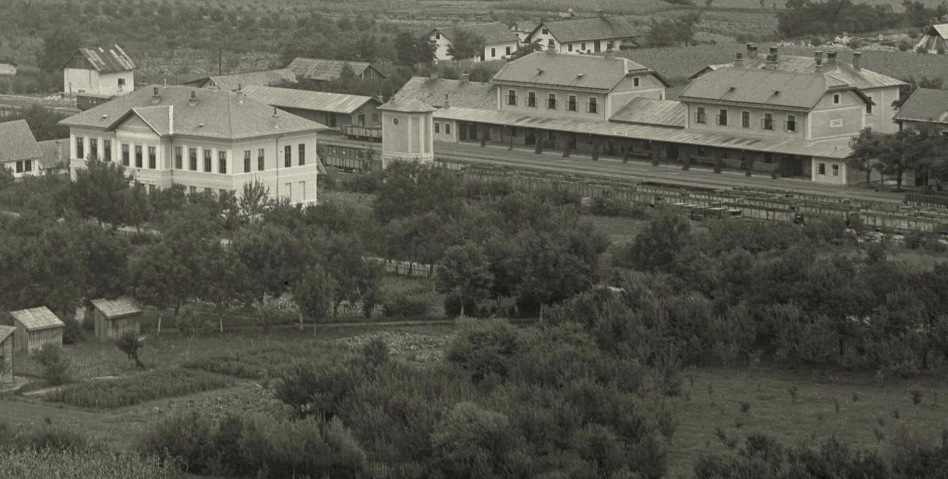 Zeljeznicka stanica u Zenici.Fotografija je nastala oko 1900..jpg