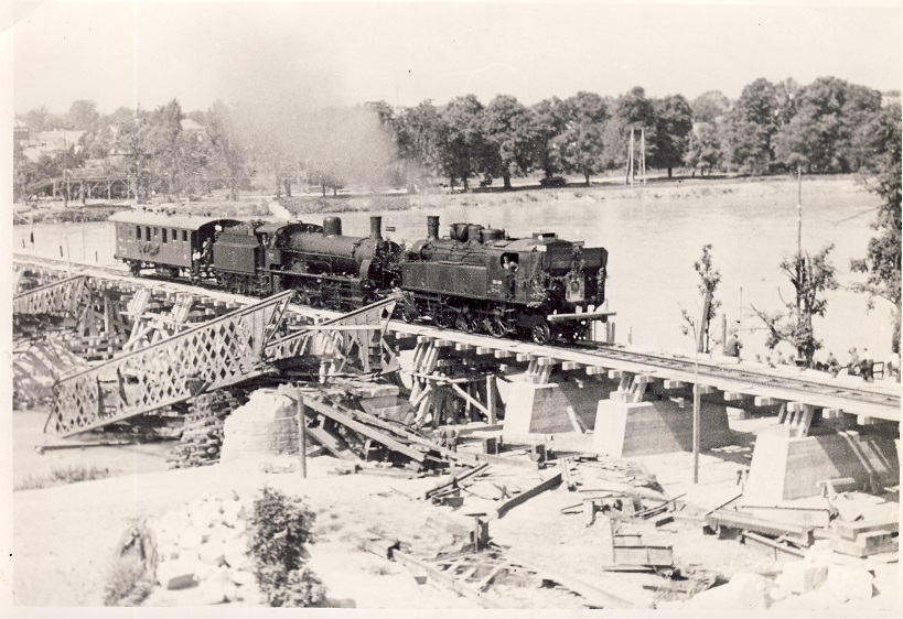 1945. VIII. Proba provizornog zeleznickog mosta preko Drave kod Ptuja na pruzi Pragersko-Kotoriba..jpg