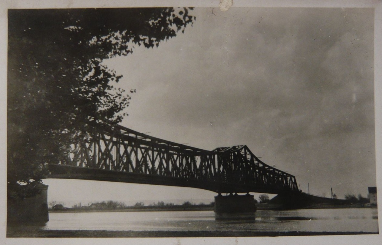 916_001 Titel - Verkehr und Eisenbahnbrücke Tisa NS-ORLOVAT.jpg