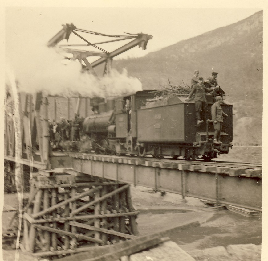 1945. IV 15.Proba provizorno osposobljenog mosta preko Zapadne Morave u km. 179+500 kod Ovcar Banje..jpg