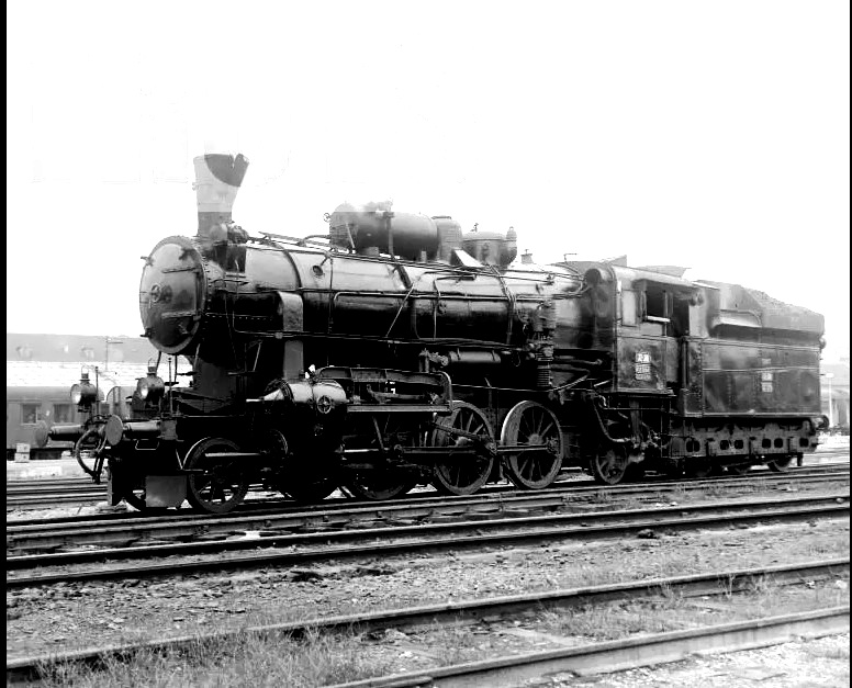 Lokomozova JŽ 22 062 snimljena 1964-godine na nepoznatoj lokaciji.jpg