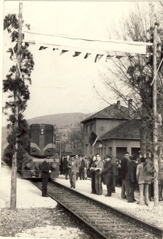 Lešak, 18.XI 1975. Svečanost povodom završetka remonta pruge. EAS-KM Ras-KM.jpg