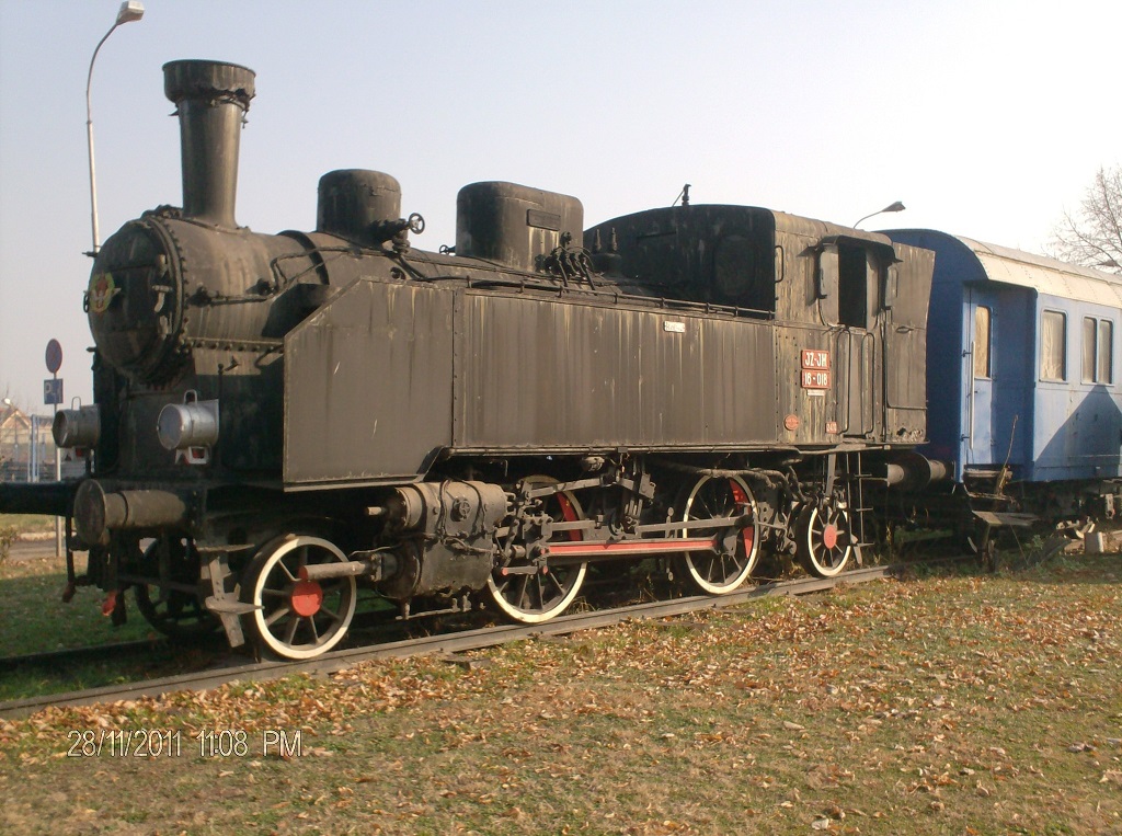 Parna lokomotiva serije 16-018, spomen lokomotiva u fabrici Želvoz u Smederevu,.jpg