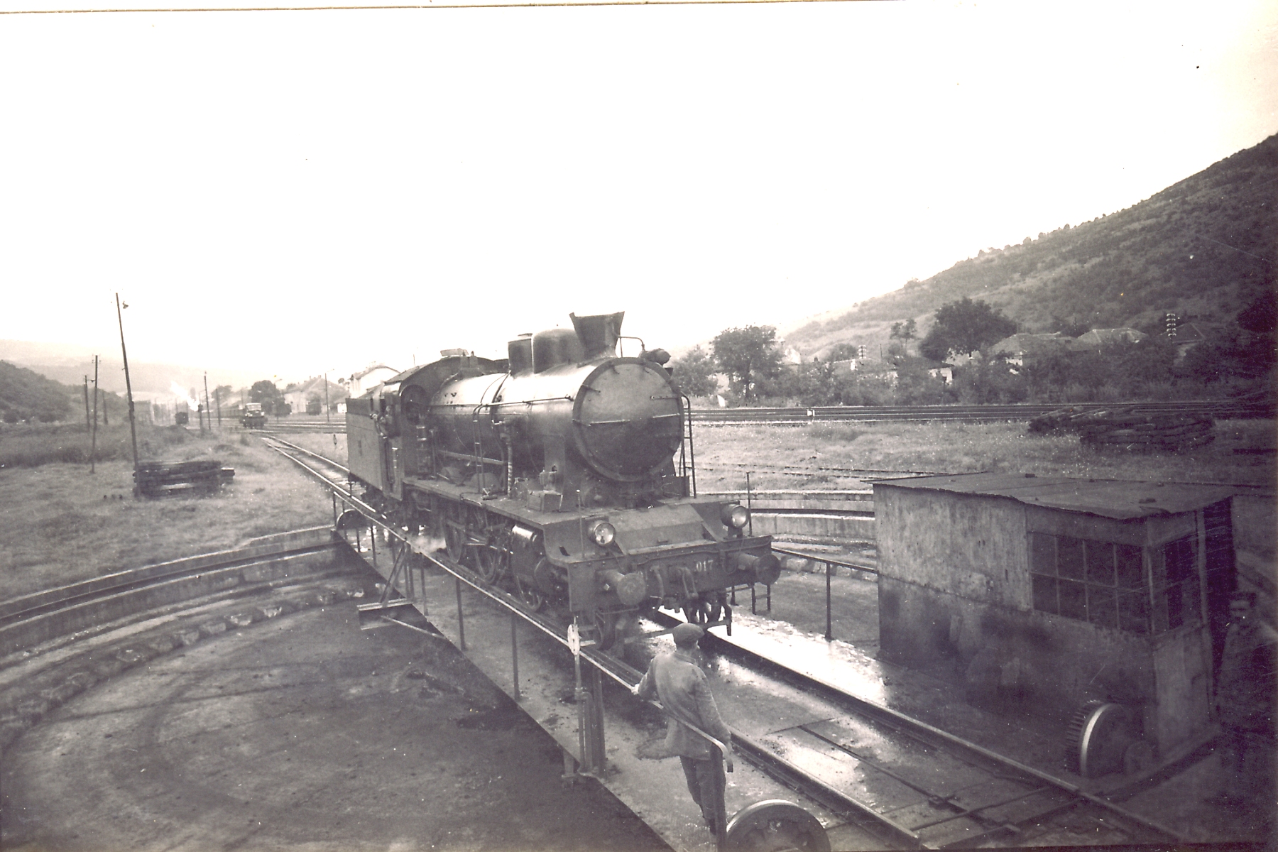 1960. VII 26. Lokomotiva 01-017 na okretnici lozionice Dimitrovgrad.jpg