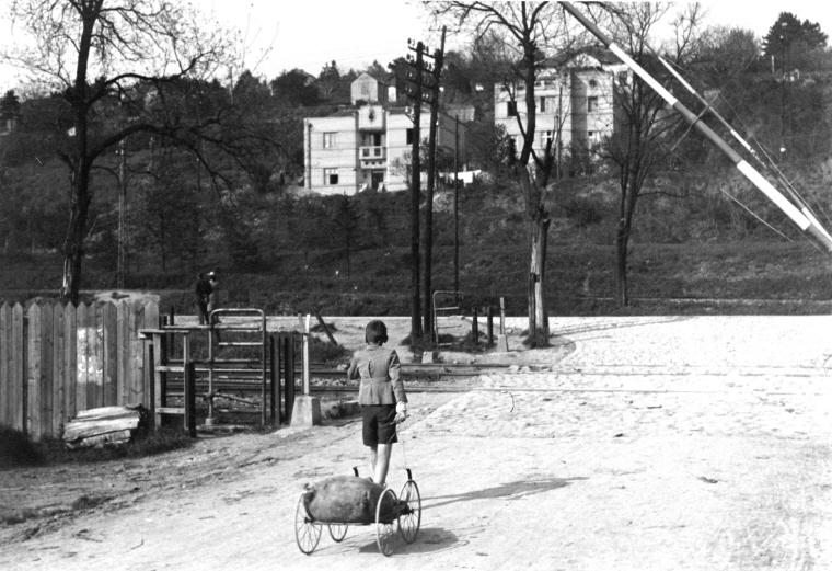 Prelaz preko pruge kod Careve Cuprije. Snimljeno 1942. godine. Sa foruma  Dundo..jpg